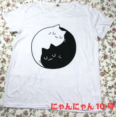 画像1: にゃんにゃん10号 スヤスヤお休み猫 猫Tシャツ 春夏 白 S・M