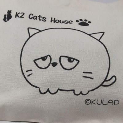 画像1: オリジナル猫サコッシュ Kulapデザイン キャンバス ナチュラル レディース メンズ 厚めで丈夫 普段使い はにかむ表情が何とも可愛らしい猫 