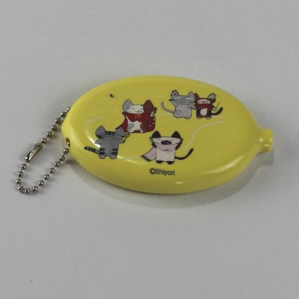画像1: Shiyoriオリジナル 猫ラバーコインケース 猫柄 黄色 小銭入れ 猫グッズ 財布 小物入れ かわいい キッズ 猫集団５匹の仲間たちBBQ (1)